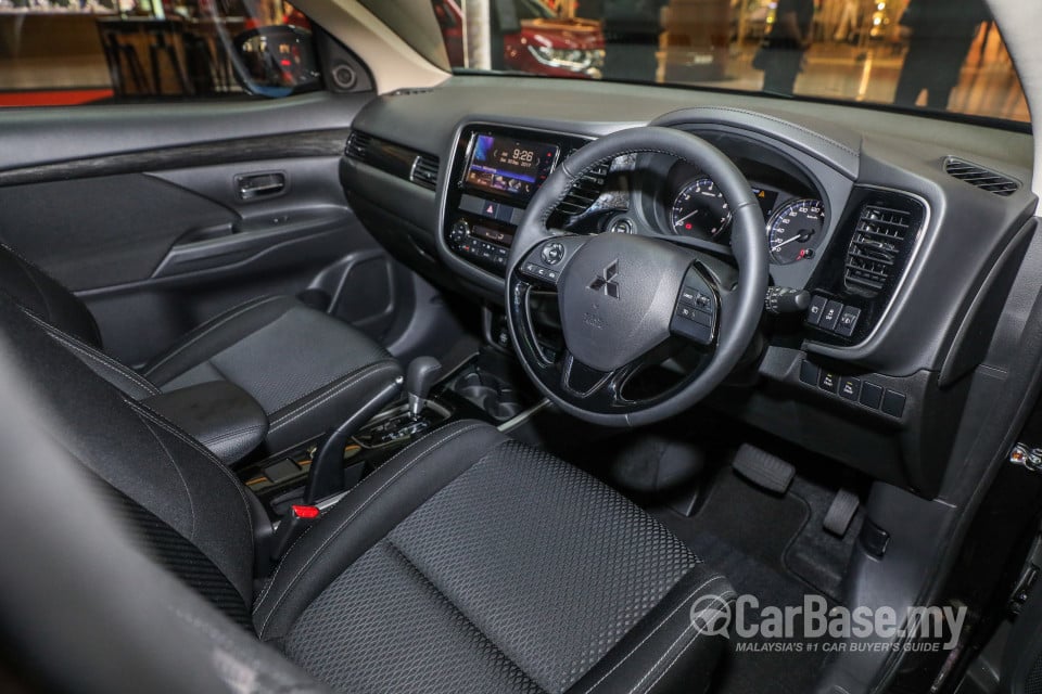 Mitsubishi Outlander RE Facelift (2016) Interior