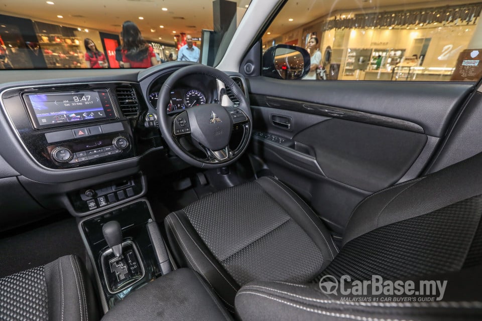 Mitsubishi Outlander RE Facelift (2016) Interior