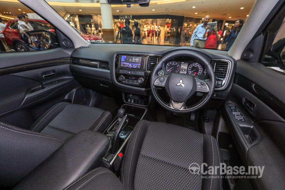 Mitsubishi Outlander RE Facelift (2016) Interior