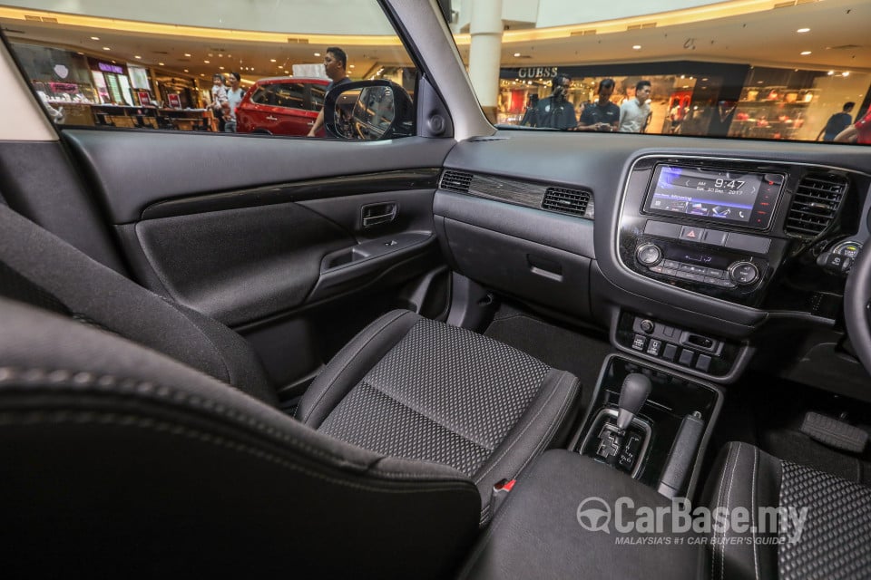Mitsubishi Outlander RE Facelift (2016) Interior