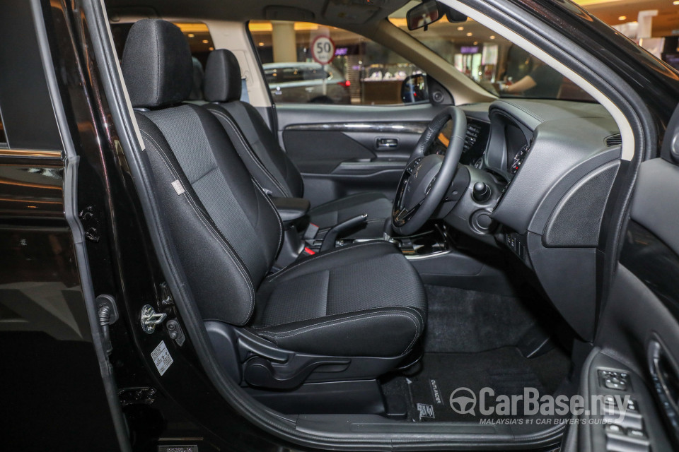 Mitsubishi Outlander RE Facelift (2016) Interior