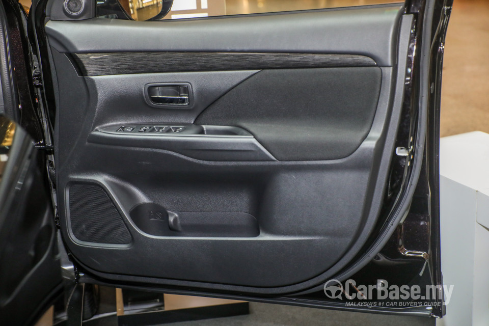 Mitsubishi Outlander RE Facelift (2016) Interior