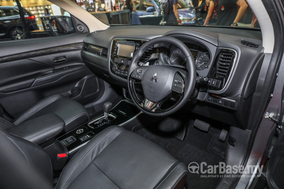 Mitsubishi Outlander RE Facelift (2016) Interior