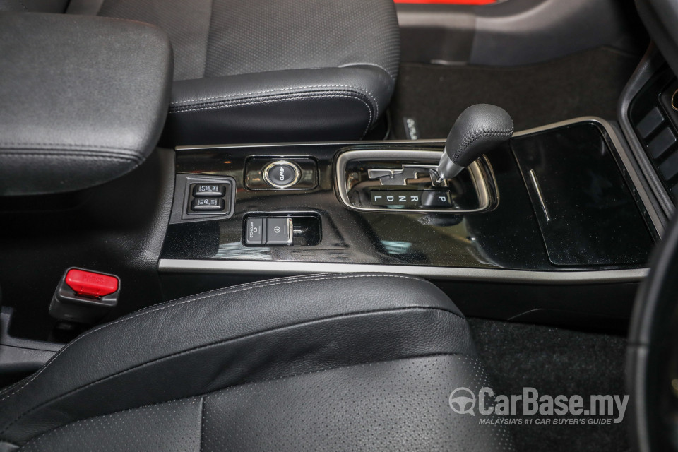 Mitsubishi Outlander RE Facelift (2016) Interior