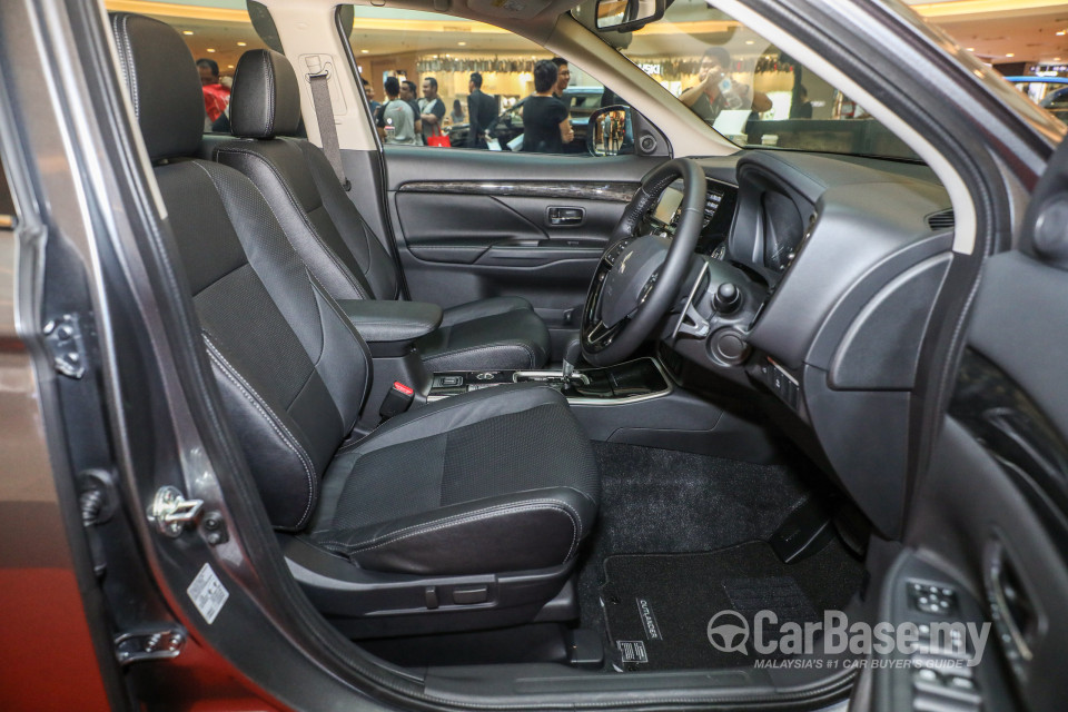Mitsubishi Outlander RE Facelift (2016) Interior