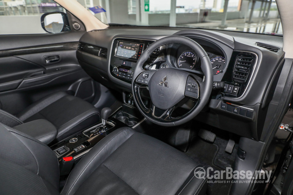 Mitsubishi Outlander RE Facelift (2016) Interior