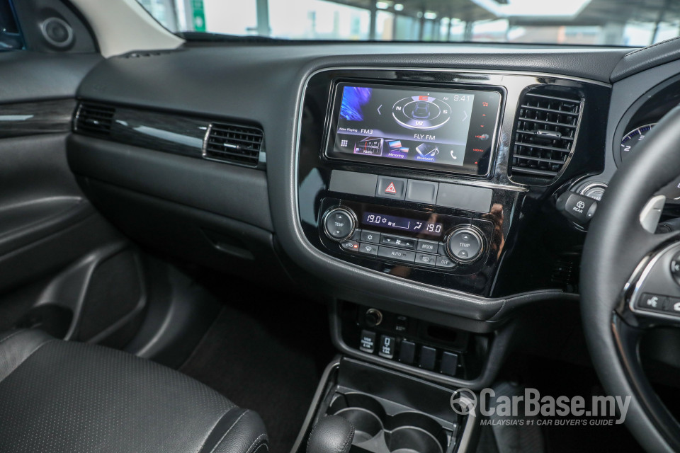 Mitsubishi Outlander RE Facelift (2016) Interior