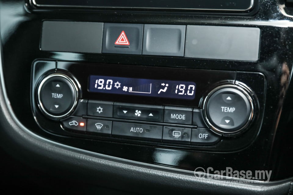 Mitsubishi Outlander RE Facelift (2016) Interior