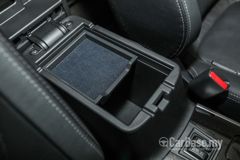 Mitsubishi Outlander RE Facelift (2016) Interior