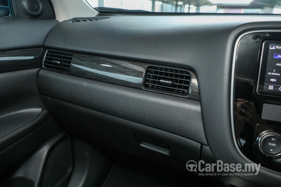 Mitsubishi Outlander RE Facelift (2016) Interior