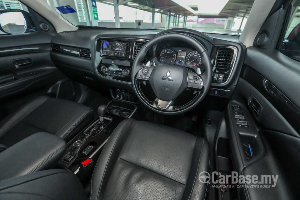 Mitsubishi Outlander RE Facelift (2016) Interior