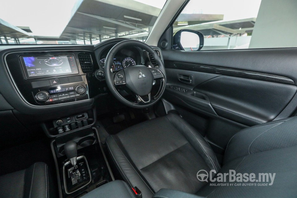 Mitsubishi Outlander RE Facelift (2016) Interior