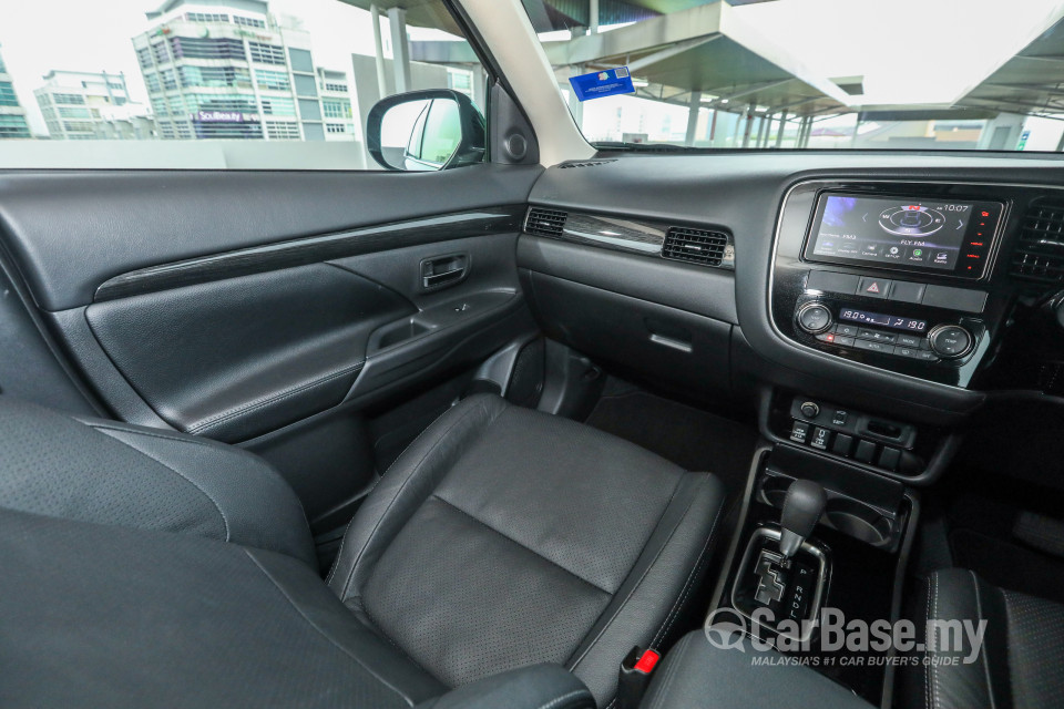 Mitsubishi Outlander RE Facelift (2016) Interior
