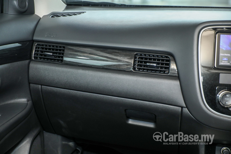 Mitsubishi Outlander RE Facelift (2016) Interior