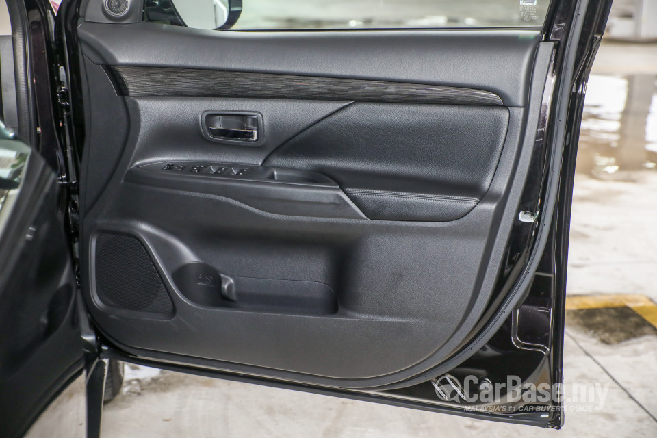 Mitsubishi Outlander RE Facelift (2016) Interior
