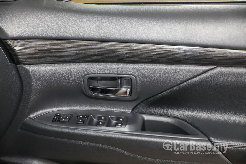 Mitsubishi Outlander RE Facelift (2016) Interior