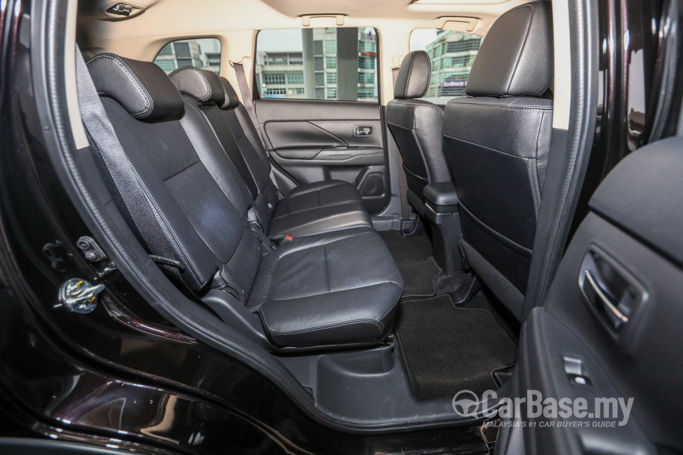 Mitsubishi Outlander RE Facelift (2016) Interior