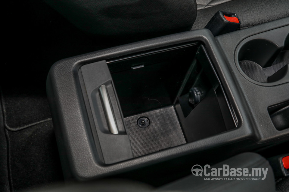 Mitsubishi Xpander NC (2020) Interior