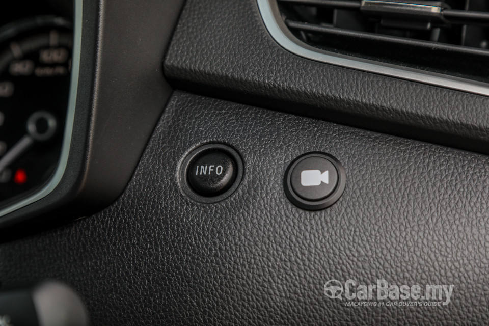 Mitsubishi Xpander NC (2020) Interior