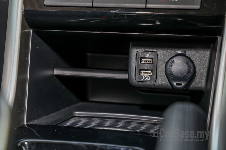 Mitsubishi Xpander NC (2020) Interior