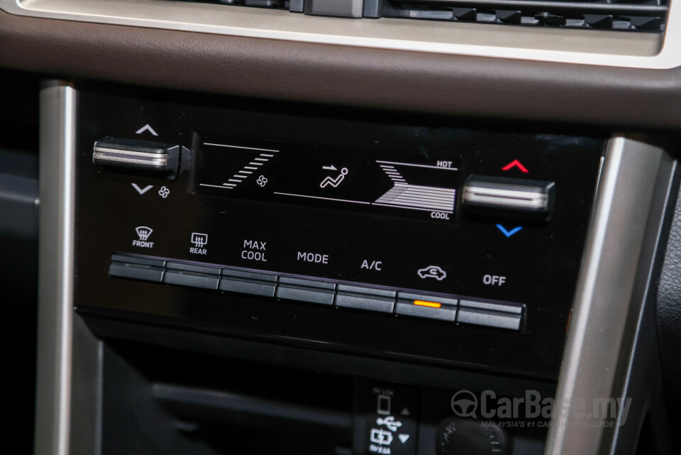 Mitsubishi Xpander NC2W (2024) Interior