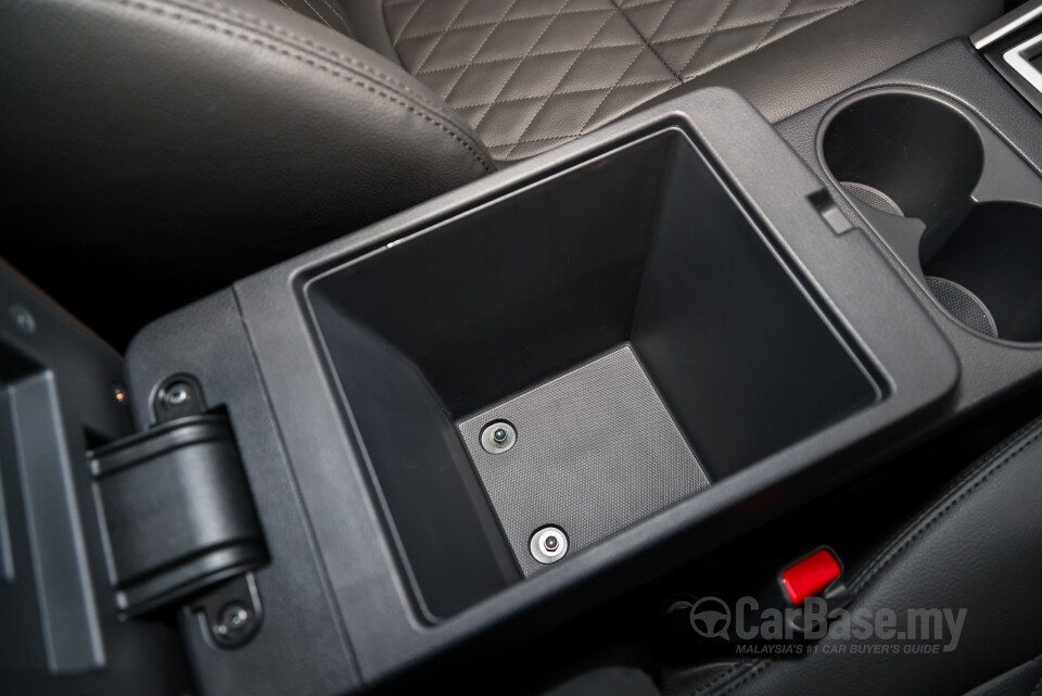 Mitsubishi Xpander NC2W (2024) Interior