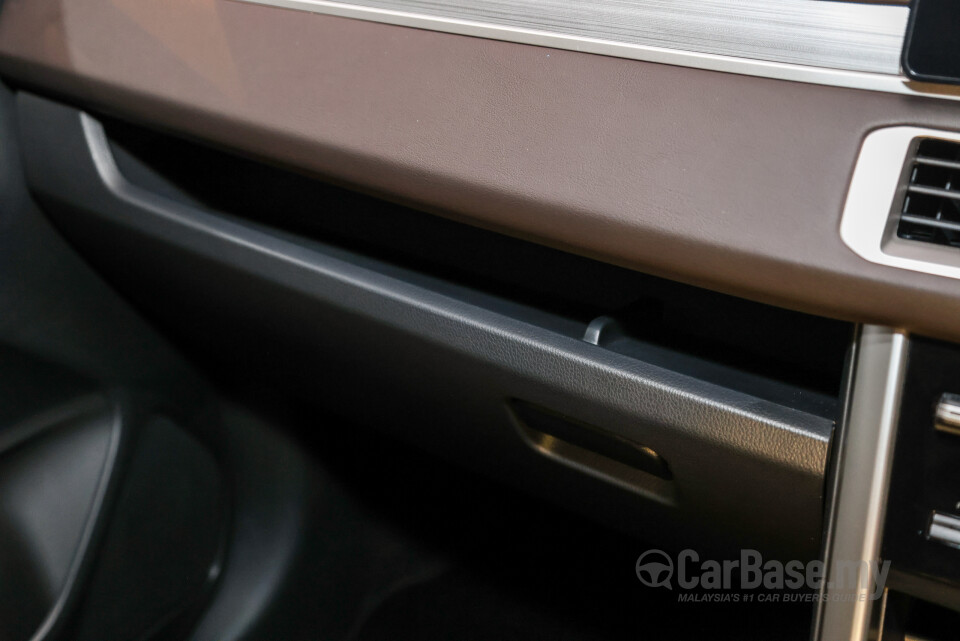 Mitsubishi Xpander NC2W (2024) Interior