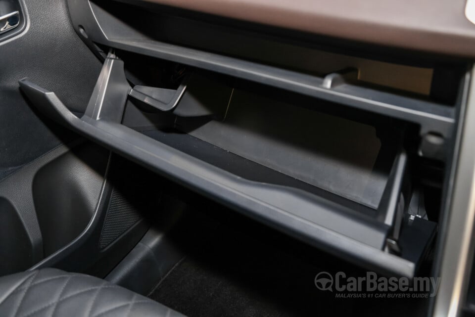 Mitsubishi Xpander NC2W (2024) Interior