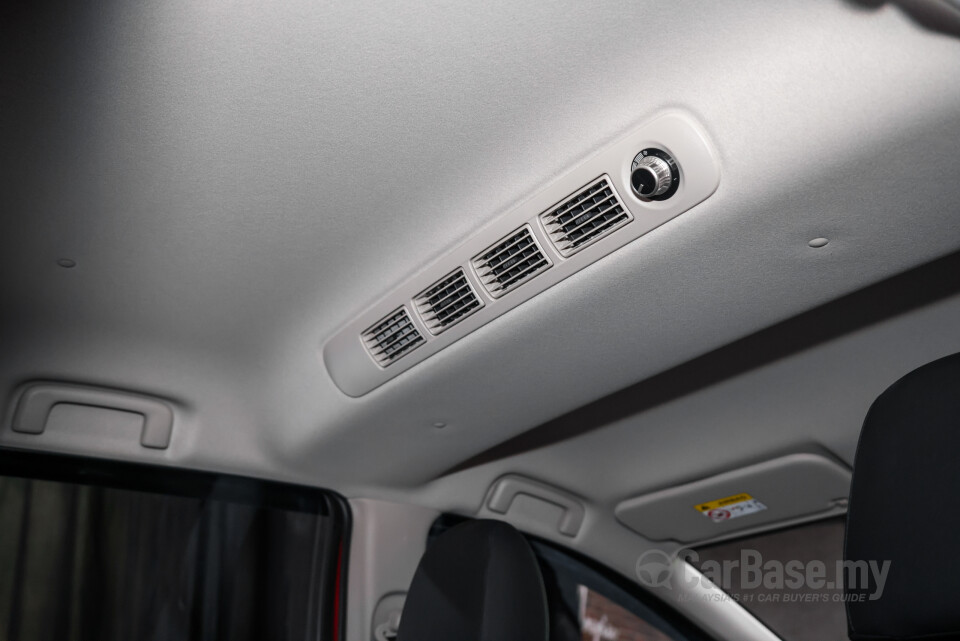 Mitsubishi Xpander NC2W (2024) Interior