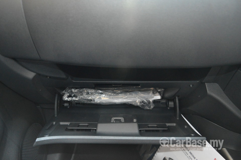 Nissan Almera N17 (2012) Interior
