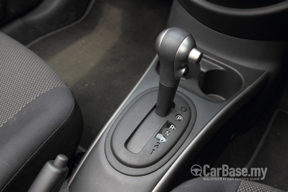 Nissan Almera N17 (2012) Interior