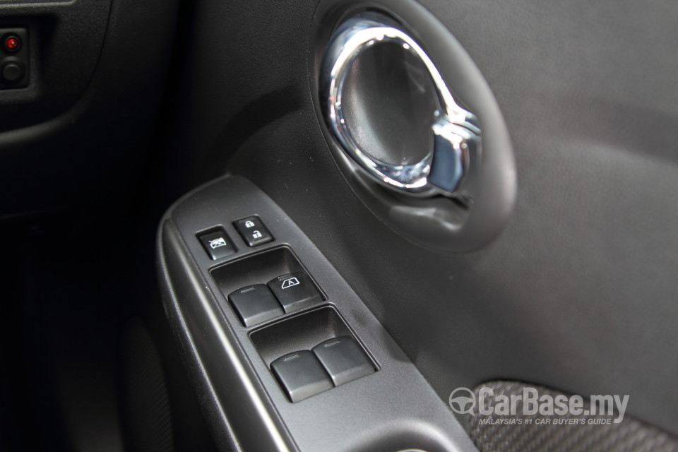 Nissan Almera N17 (2012) Interior