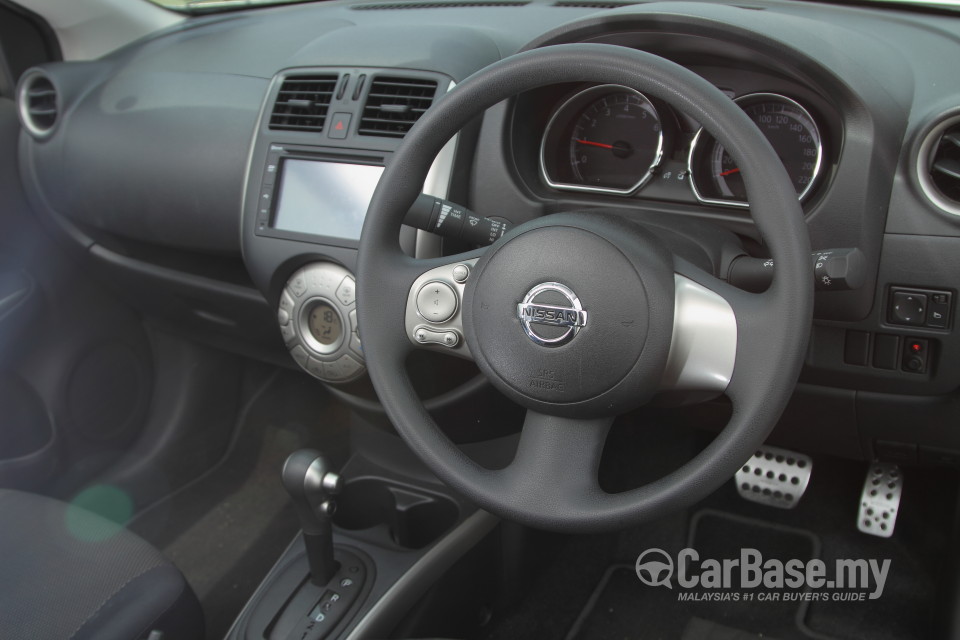Nissan Almera N17 (2012) Interior