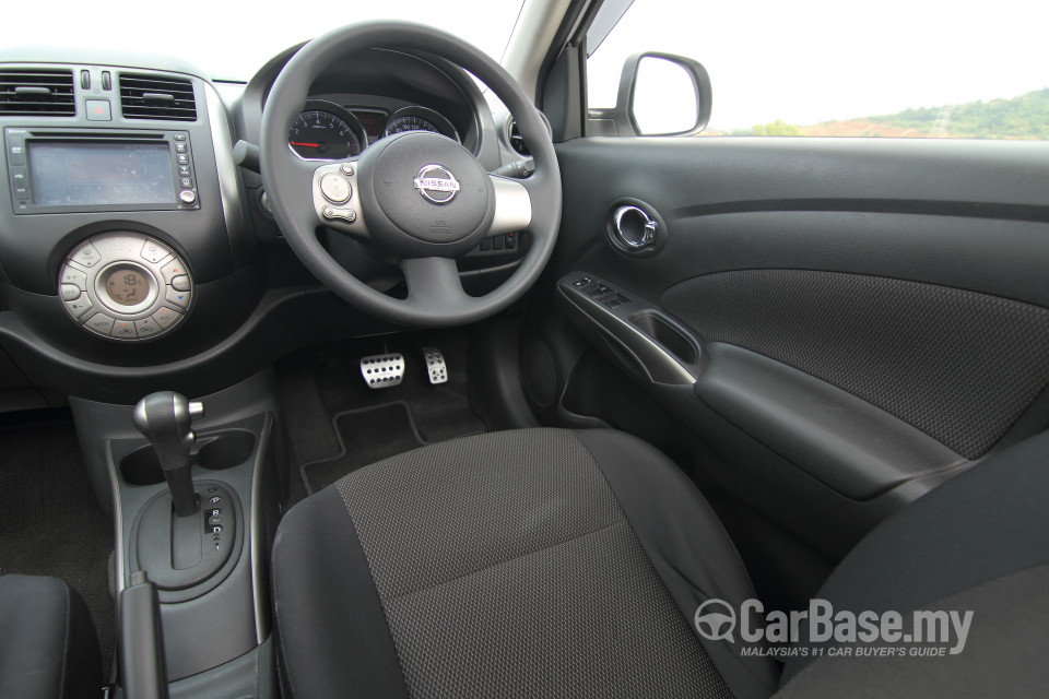 Nissan Almera N17 (2012) Interior