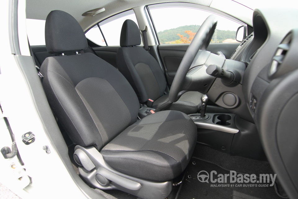 Nissan Almera N17 (2012) Interior