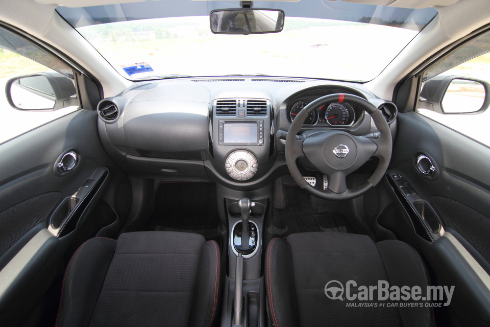 Nissan Almera N17 (2012) Interior