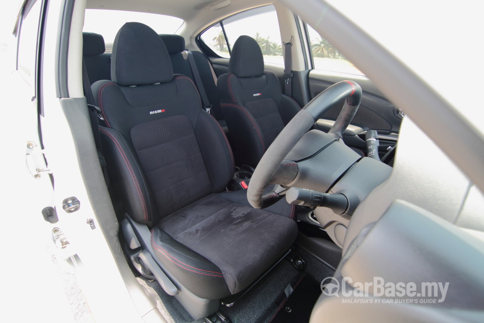 Nissan Almera N17 (2012) Interior