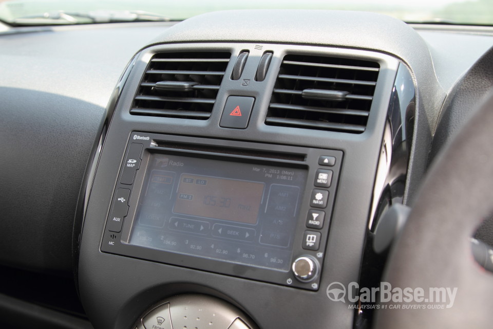 Nissan Almera N17 (2012) Interior