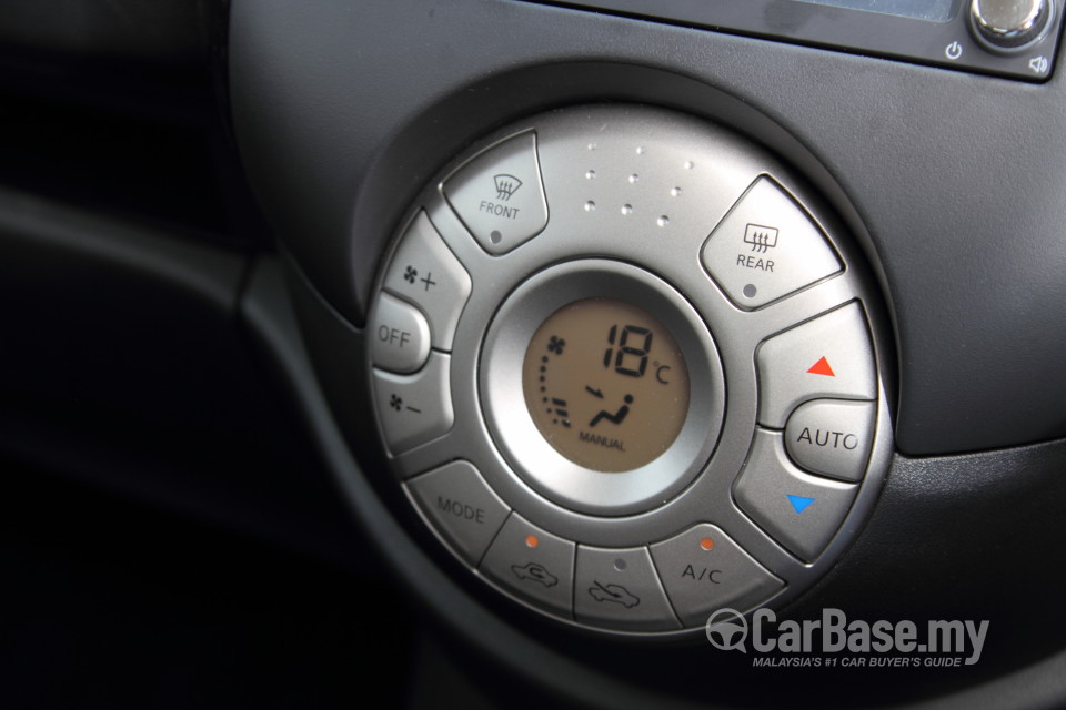 Nissan Almera N17 (2012) Interior