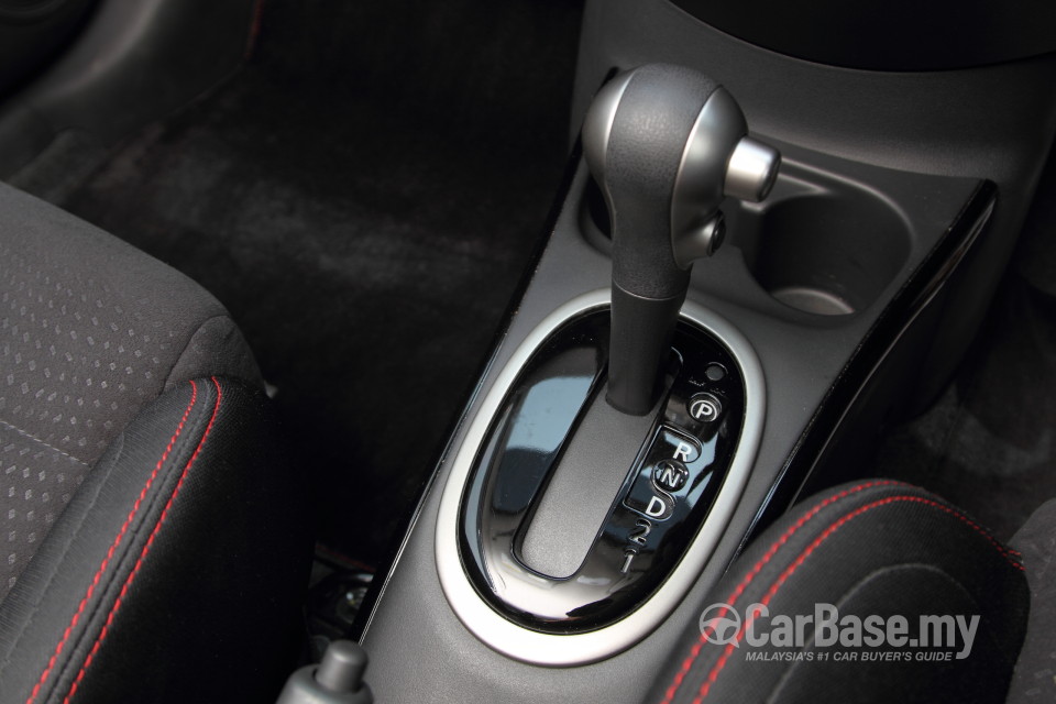 Nissan Almera N17 (2012) Interior