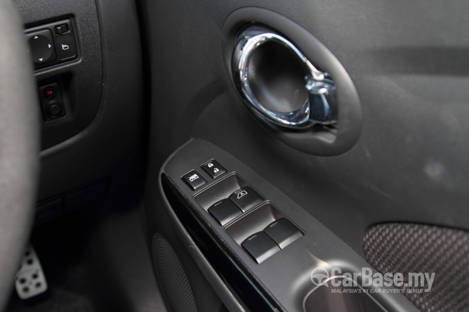 Nissan Almera N17 (2012) Interior