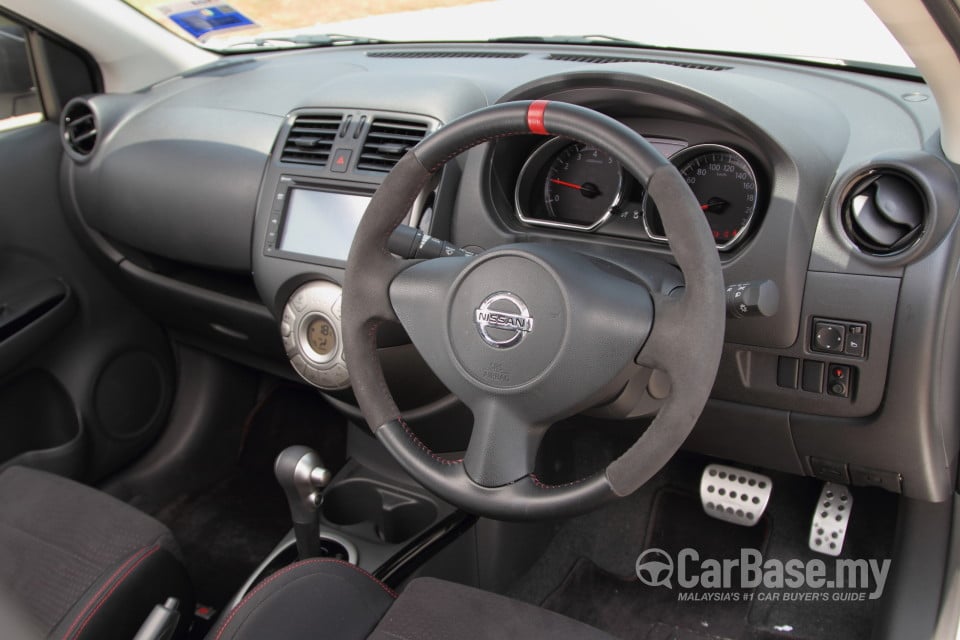 Nissan Almera N17 (2012) Interior