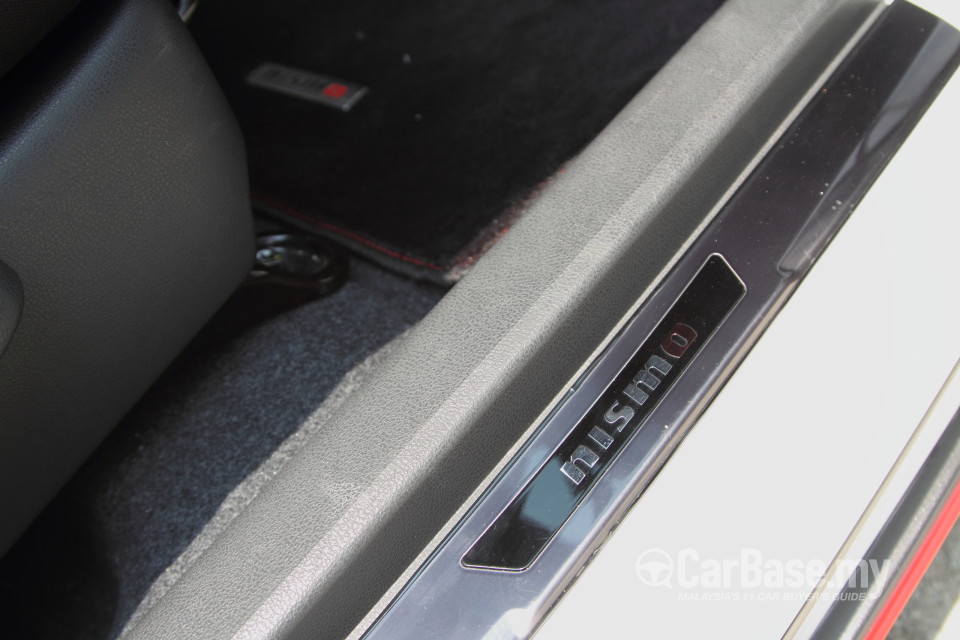 Nissan Almera N17 (2012) Interior