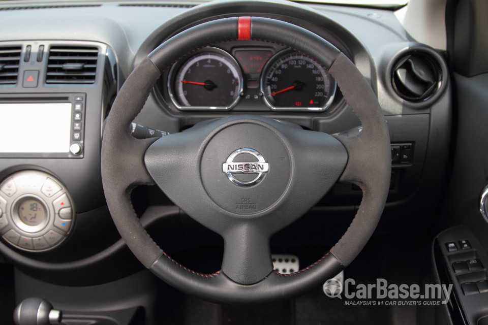 Nissan Almera N17 (2012) Interior