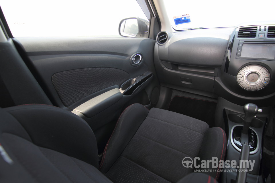 Nissan Almera N17 (2012) Interior