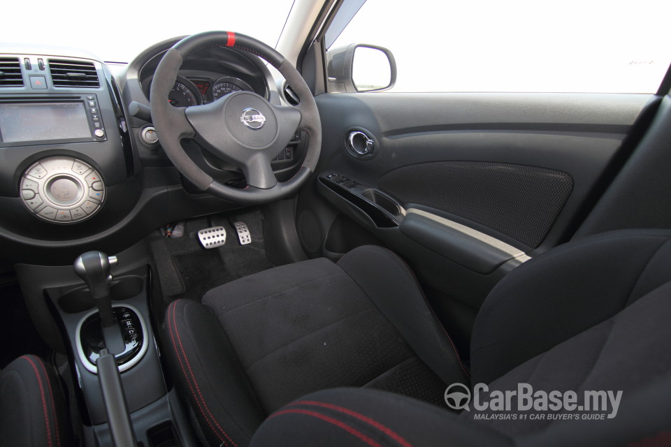 Nissan Almera N17 (2012) Interior
