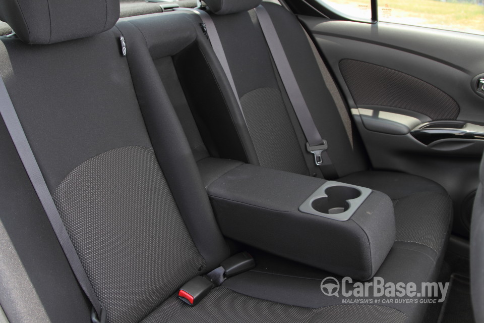 Nissan Almera N17 (2012) Interior