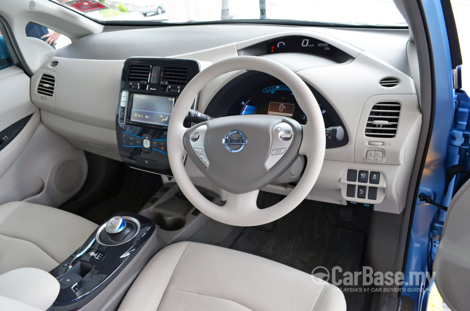 Nissan Leaf ZE0 (2013) Interior
