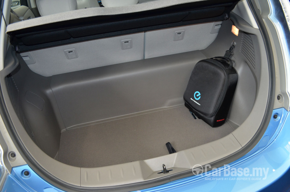 Nissan Leaf ZE0 (2013) Interior