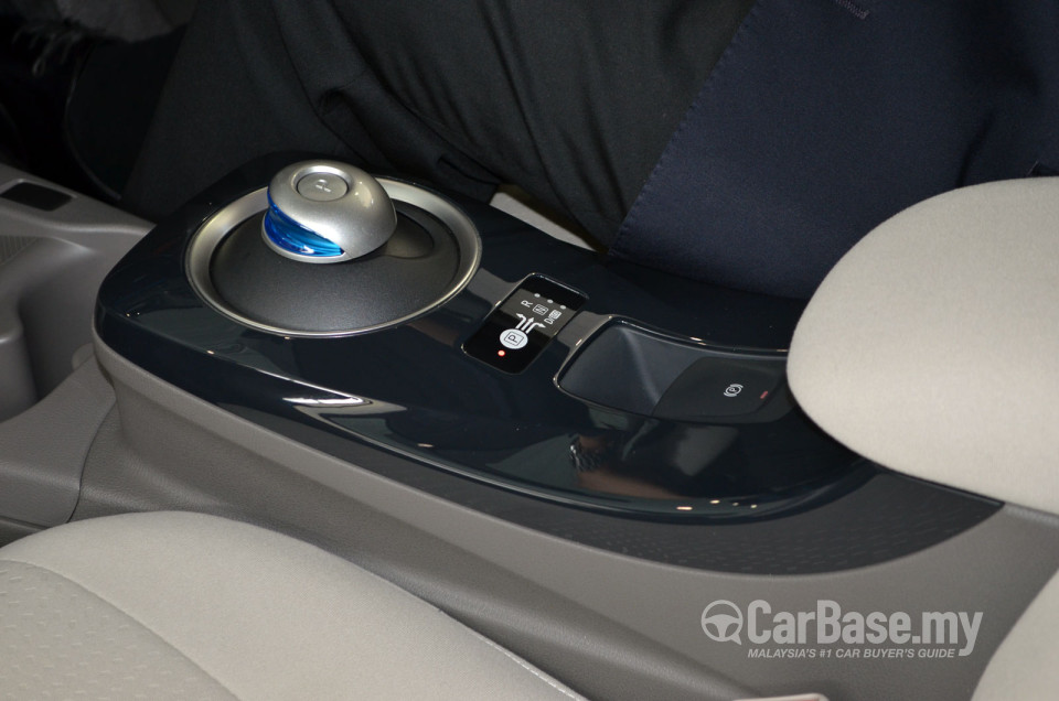 Nissan Leaf ZE0 (2013) Interior